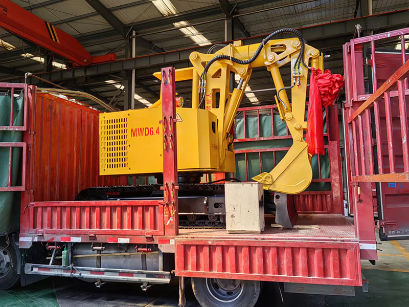 山東礦安重工自主研發生產的液壓挖掘機專車發貨